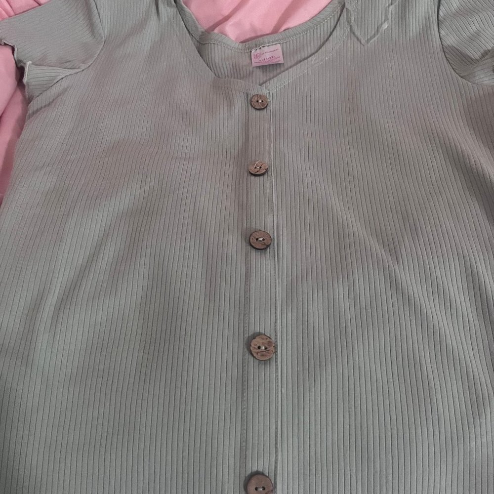 Cute Green Button blouse